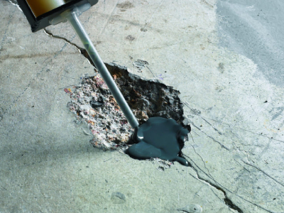 Механические повреждения бетонного пола