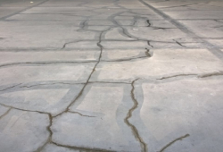 Почему бетонные полы разрушаются и как сохранить первозданный вид